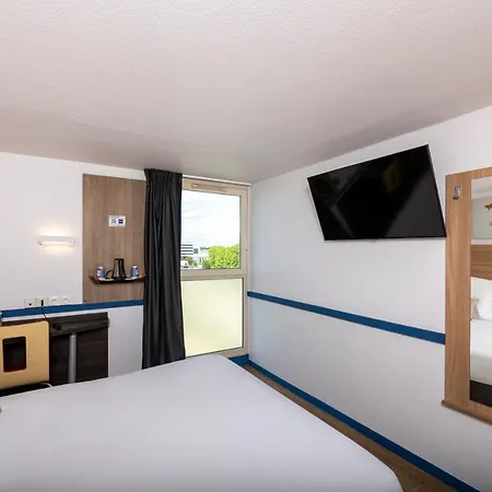 Kyriad Paris Ouest - Colombes Hotel 3*