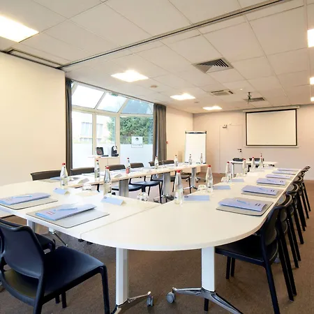 Kyriad Paris Ouest - Colombes 3*
