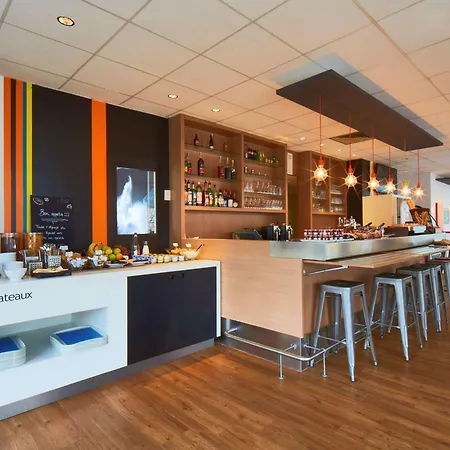 Kyriad Paris Ouest - Colombes 3*