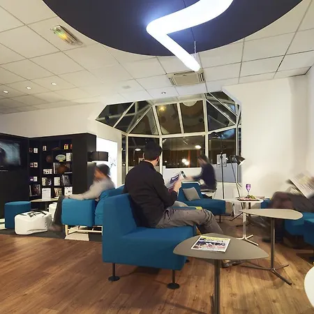 Kyriad Paris Ouest - Colombes 3*