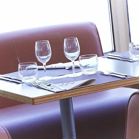 Kyriad Paris Ouest - Colombes 3*